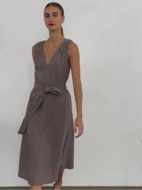 The Reset Weekend Dress Size M in Taupe